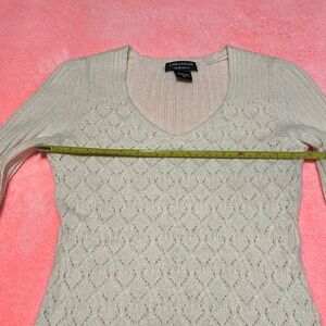 Lord & Taylor Cashmere CreamBeige color VNeck Sweater
Very good shape
Size Small